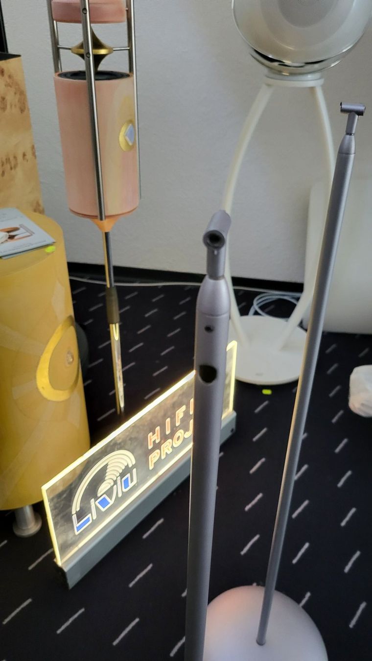 Supporti a parete: Lautsprecher Satelliten-Ständer – Usato da Schaan venduto da hifiproject 1