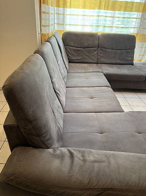 Divani: Couch / Wohnlandschaft / Stoff: Taurus in Lederoptik /Grau – Usato da Schaan venduto da MivrSh 2