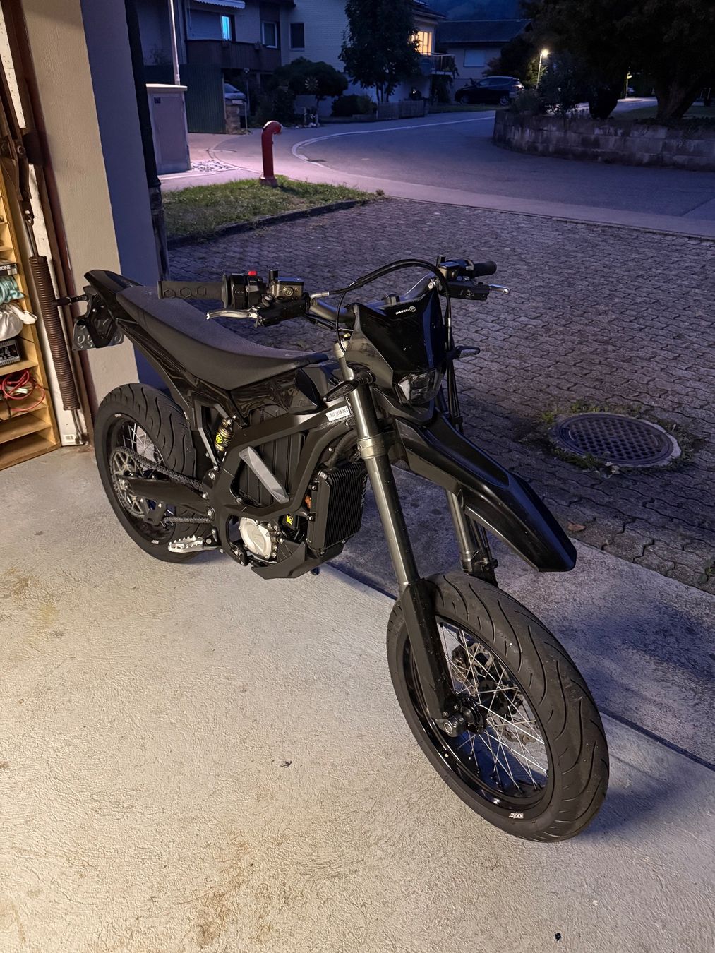 Sur-Ron Strada: Surron Ultra Bee Supermoto – Usato da Schänis venduto da sim_n9qh 1