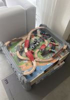 Hape Holzeisenbahn mit Tisch