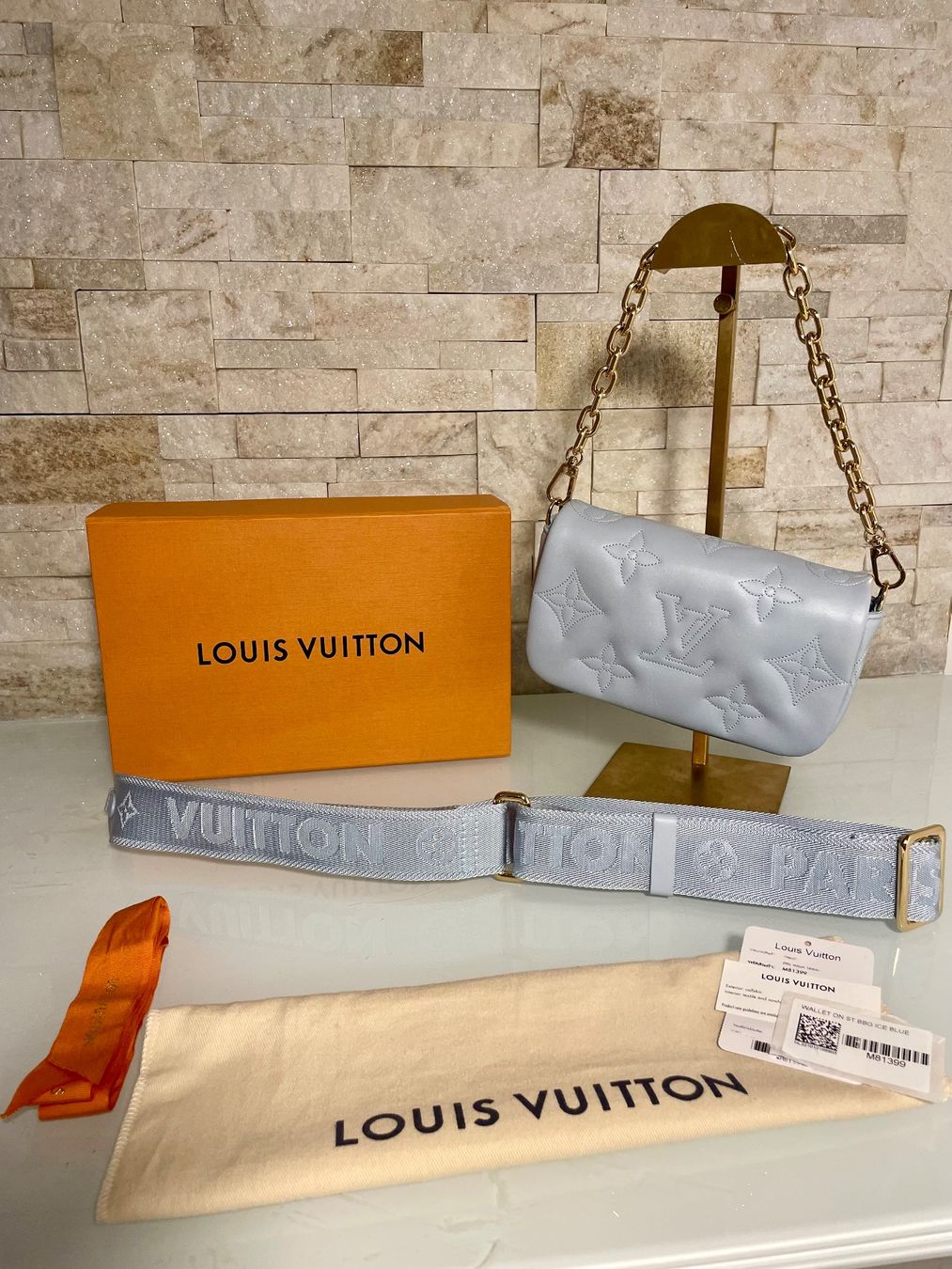 Louis Vuitton Borse da donna: Louis Vuitton Bubblegram Wallet on Strap - Nr. 6 – Usato da Hittnau venduto da LuxAndMore