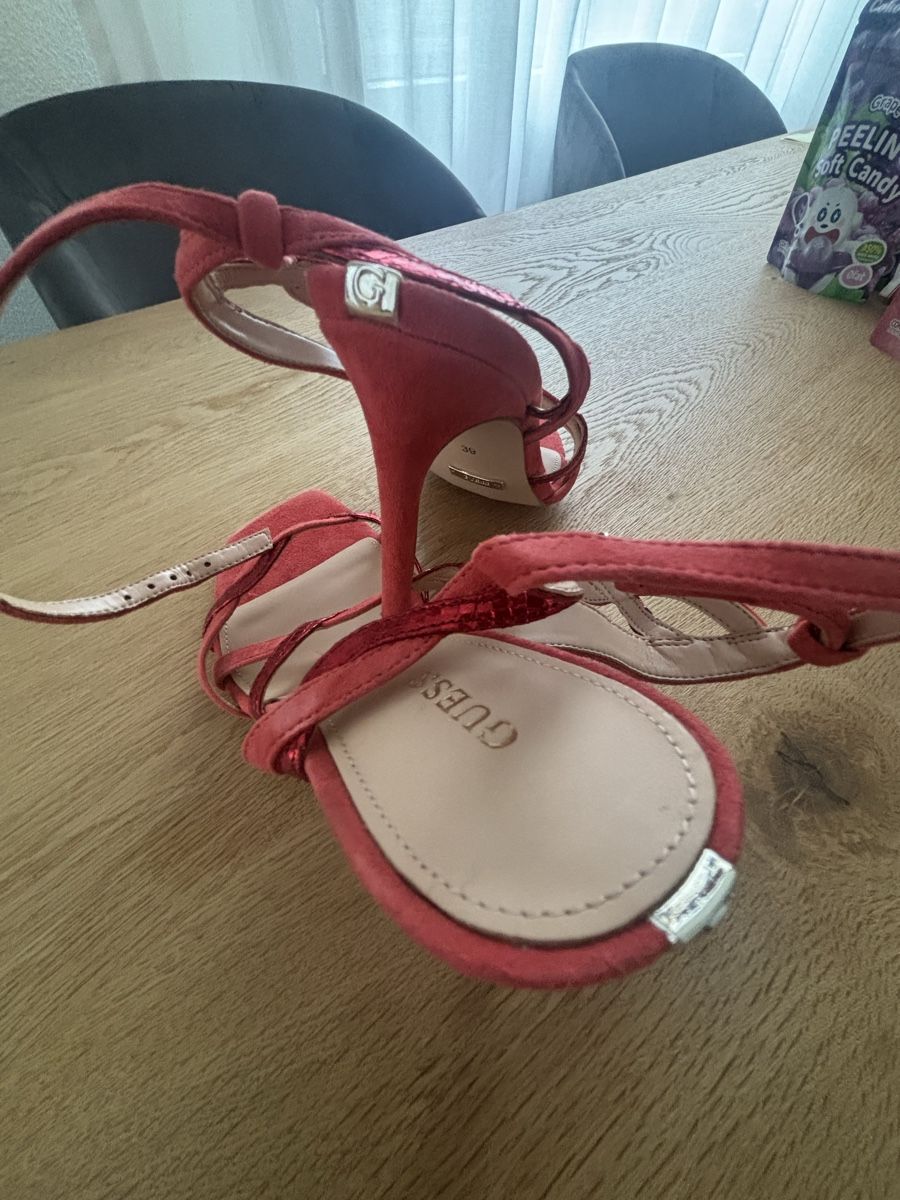 Guess Scarpe da donna: Sandalen Gr.39 Guess – Usato da Zug venduto da Biki72 1
