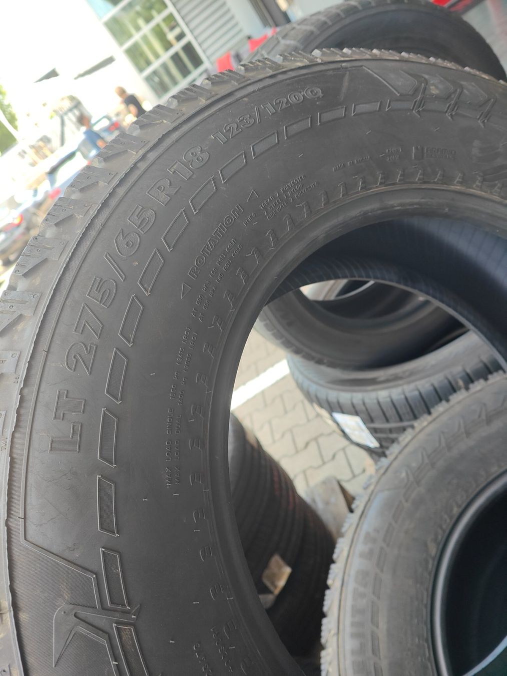 Nokian Pneumatici & Ruote complete: Winterreifen  275/65 R18 – Usato da Oberengstringen venduto da Reifen-Lagerverkauf 4