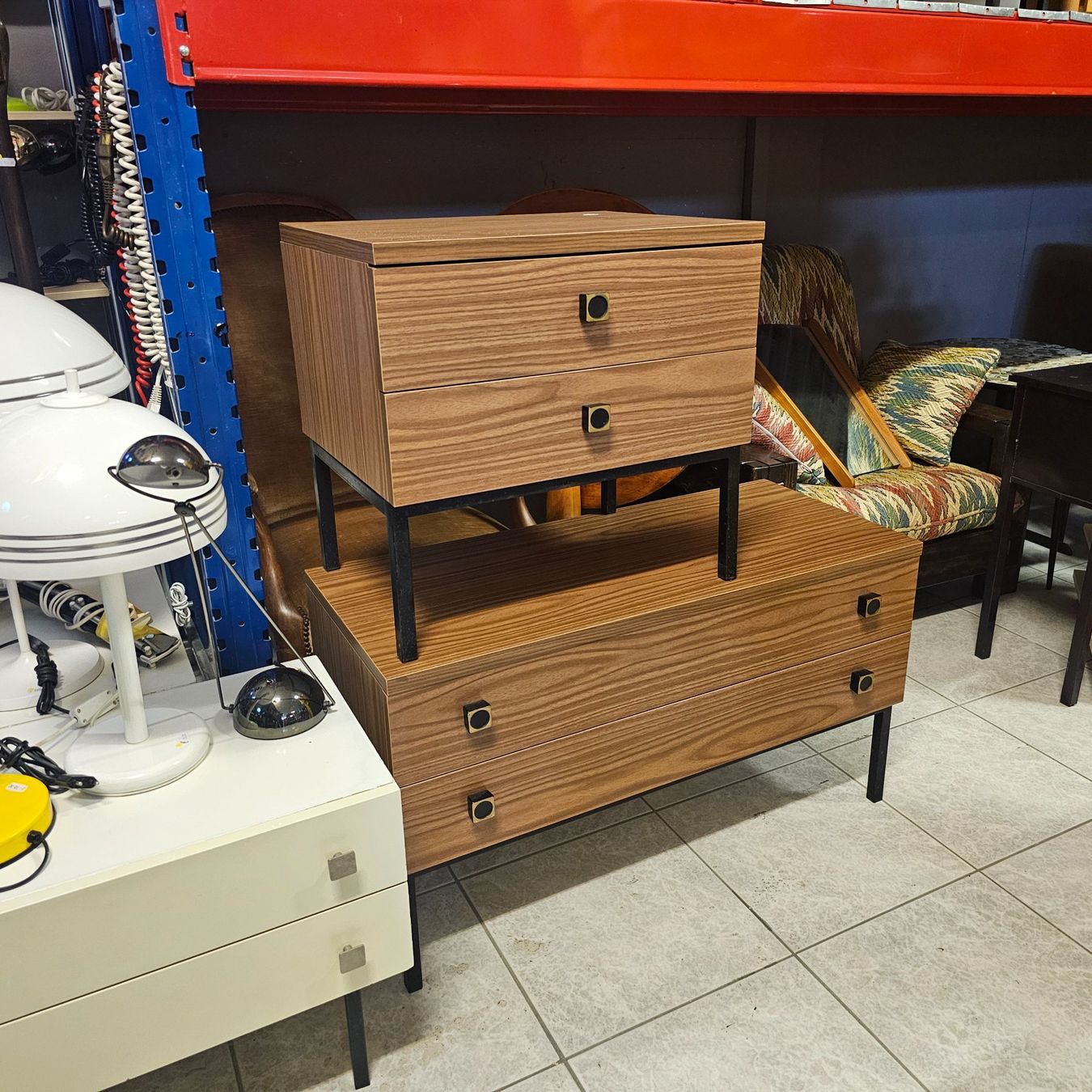 Cassettiere: Vintage 1970 Sideboard Holzoptik Kommode 2 Schubladen – Usato da Nottwil venduto da Wondewa-Shop 8