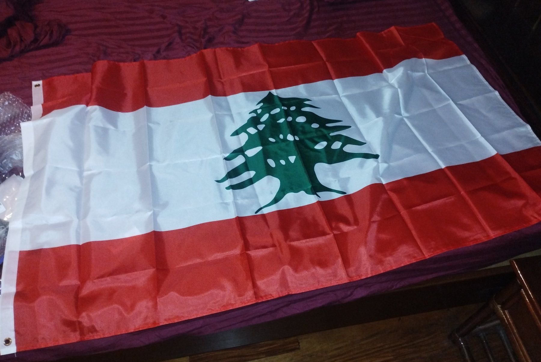 Bandiere: 2x Flagge des Libanon - Drapeau du Liban – Nuovo e nell'imballaggio originale da Bussigny venduto da NATURALO