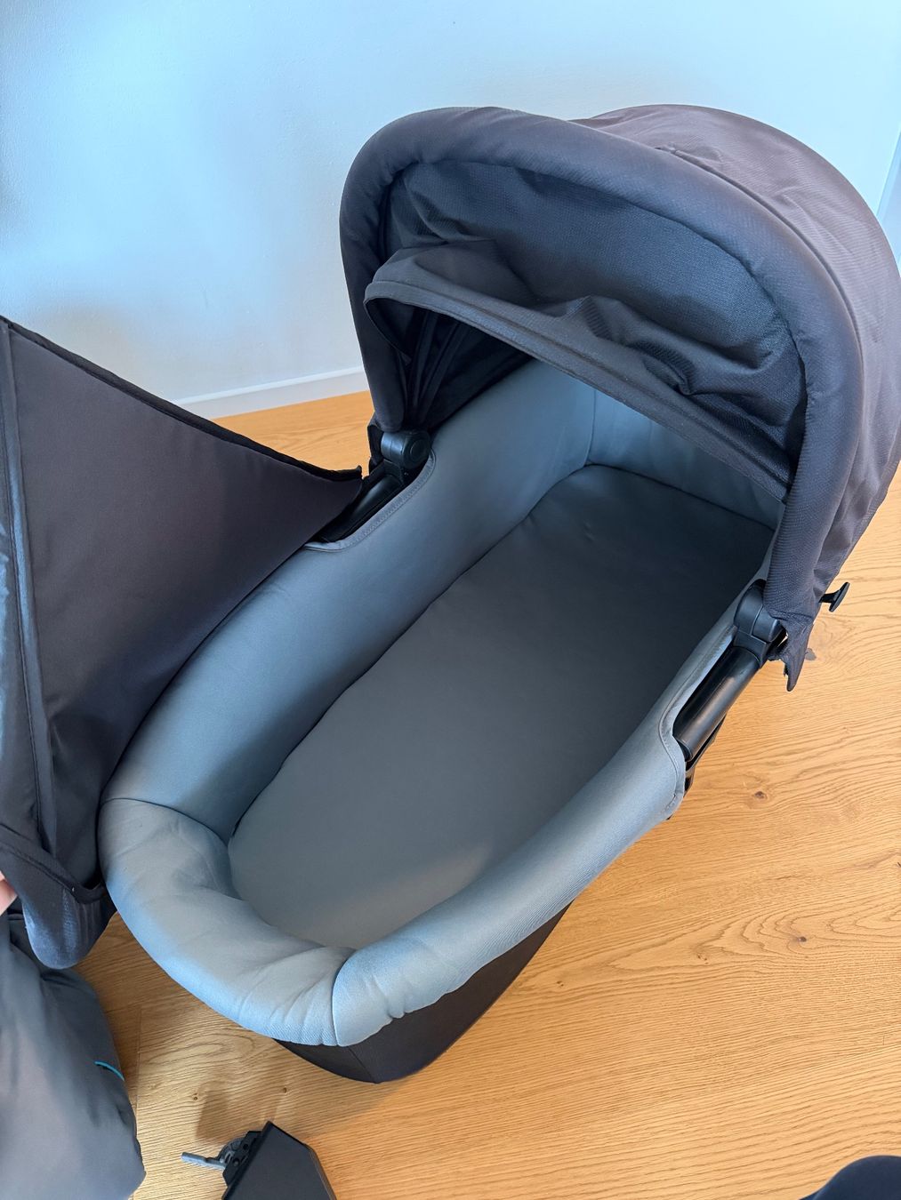 Thule Carrozzine: Thule Urban Glide 2 mit Bassinet NP: ca. 1240.- – Usato da Steinhuserberg venduto da ast_26pb 4
