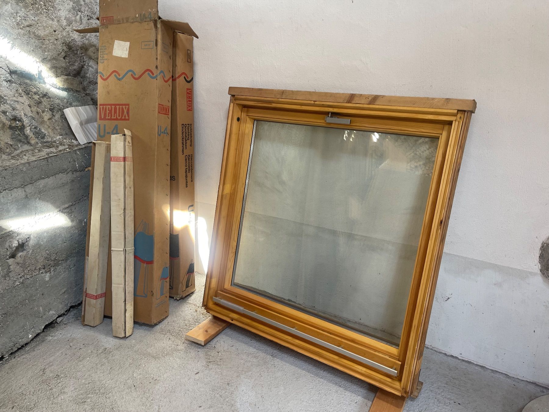 Finestre: ungebrauchtes Velux U-4 Dachfenster – Nuovo (secondo la descrizione) da Ftan venduto da Titelseite