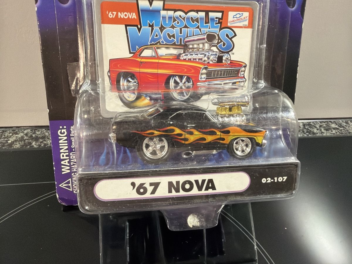 Modellautos: 67 Nova - 1/64 - Muscle Machines - – Neu und originalverpackt aus Wolfwil von Rolex1 1