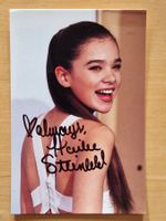 Hailee Steinfeld, Original Autogramm auf Foto in Farbe