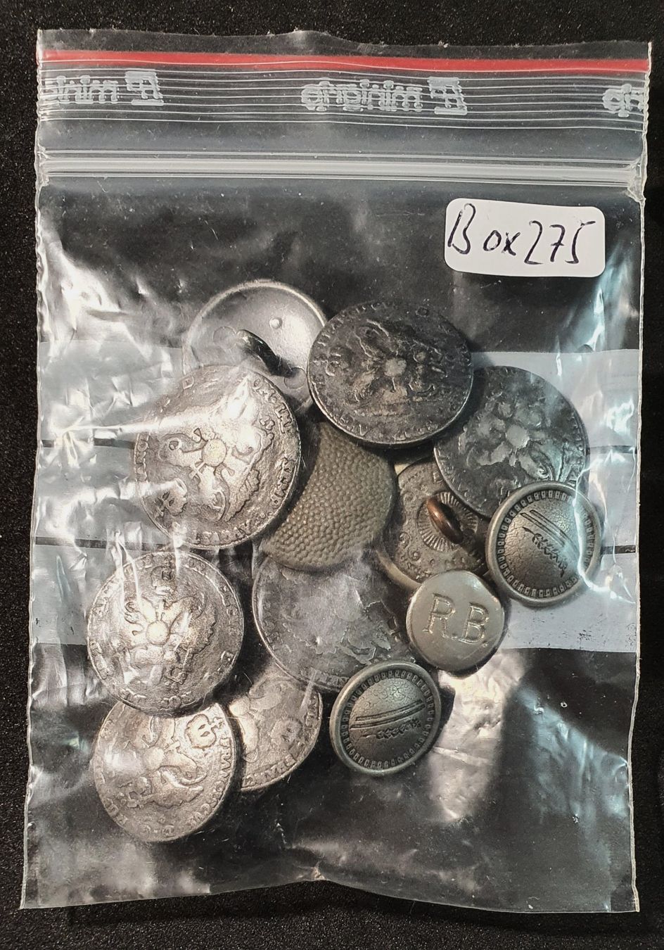 Uniformes: Box275 - Verschiedene alte Knöpfe – D'occasion à Reinach BL par Boston-Verkauf 5