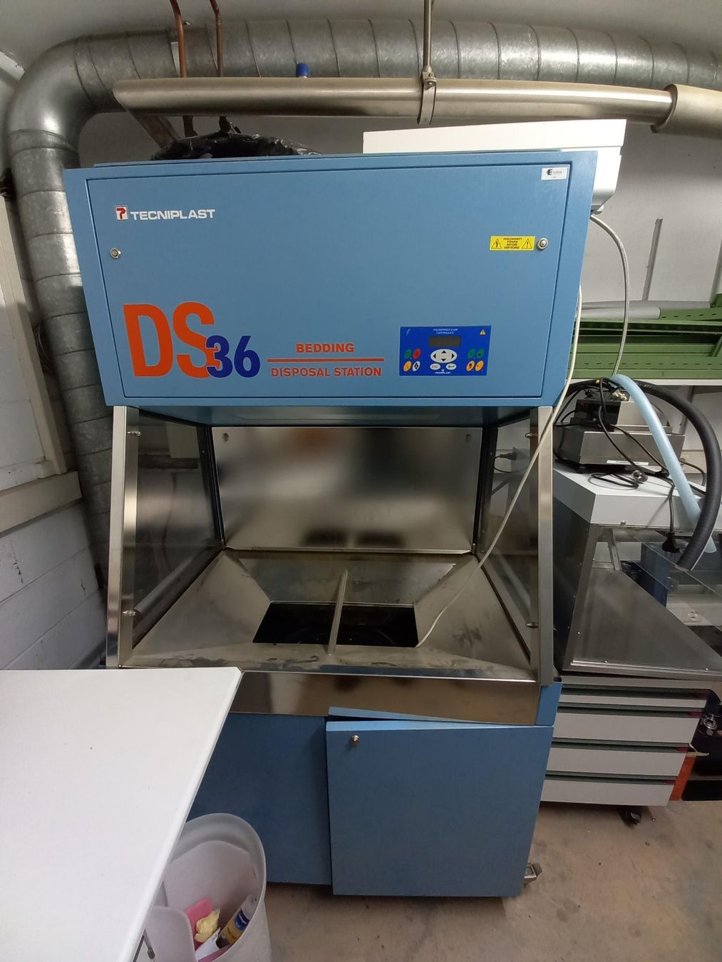 Dischi in vinile: Hotte de change - Bedding Disposal Workstation – Usato da Plan-les-Ouates venduto da ecl_ds57
