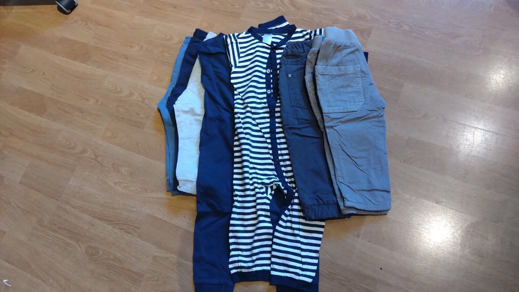 Lotti & Set di vestiti: Jungen Kleiderpaket gr 86 – Usato da Triengen venduto da Ronner84