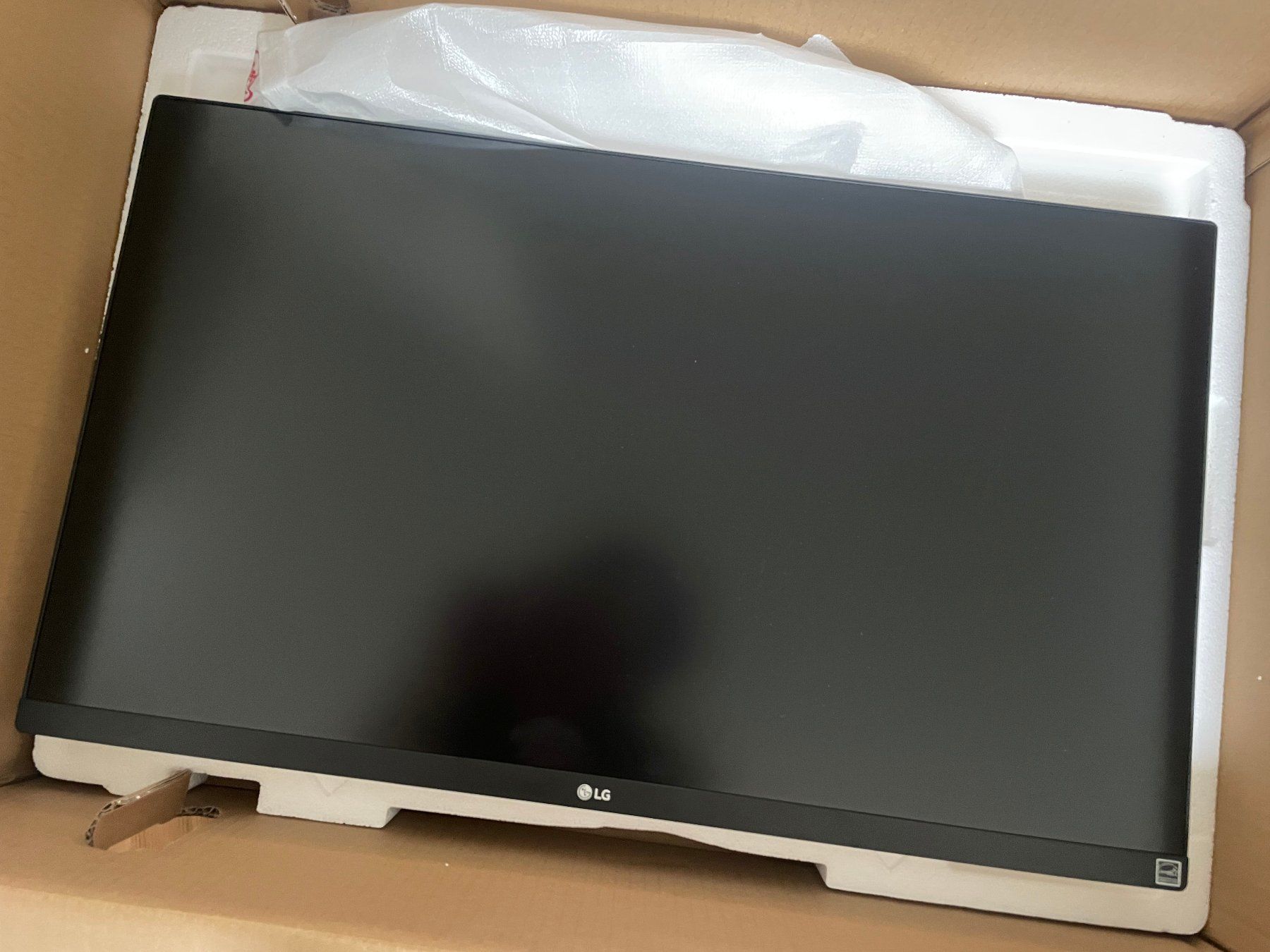 LG Monitore: Monitor 27" 4K UHD LG 27UP650 – Gebraucht aus Vevey von c_lathion 1