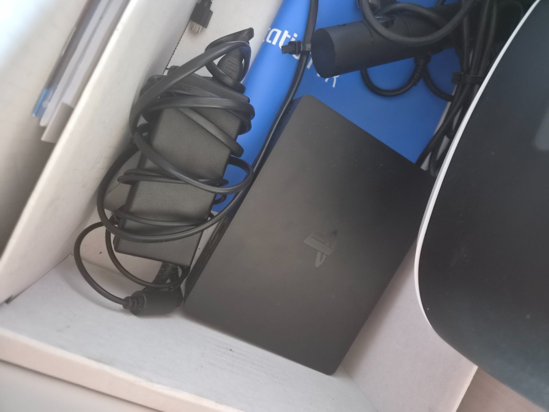 Casco VR: Sony PlayStation VR Brille komplett aber one controller – Usato da Diemerswil venduto da luk_5jb7 1