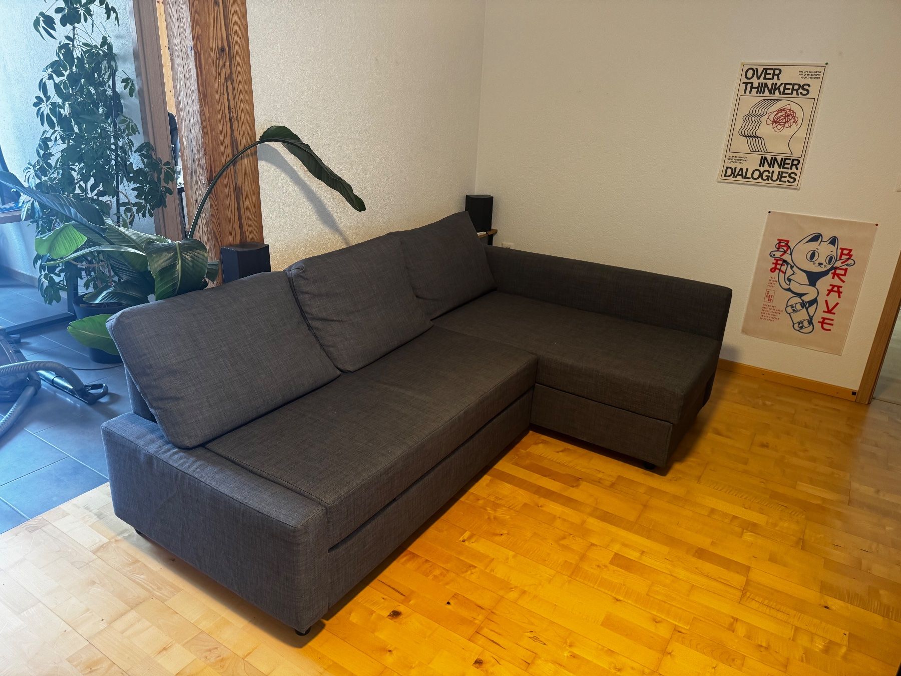 Ikea Sofas: Canapé d’angle droit convertible – D'occasion à Saignelégier par Minastiriel