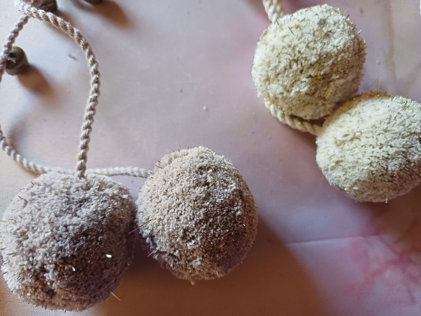 Tutte le decorazioni: neu: 5x Makramee Anhänger mit Glocken oder Pompons, Deko  – Nuovo e nell'imballaggio originale da Nassen venduto da verrueckt 2