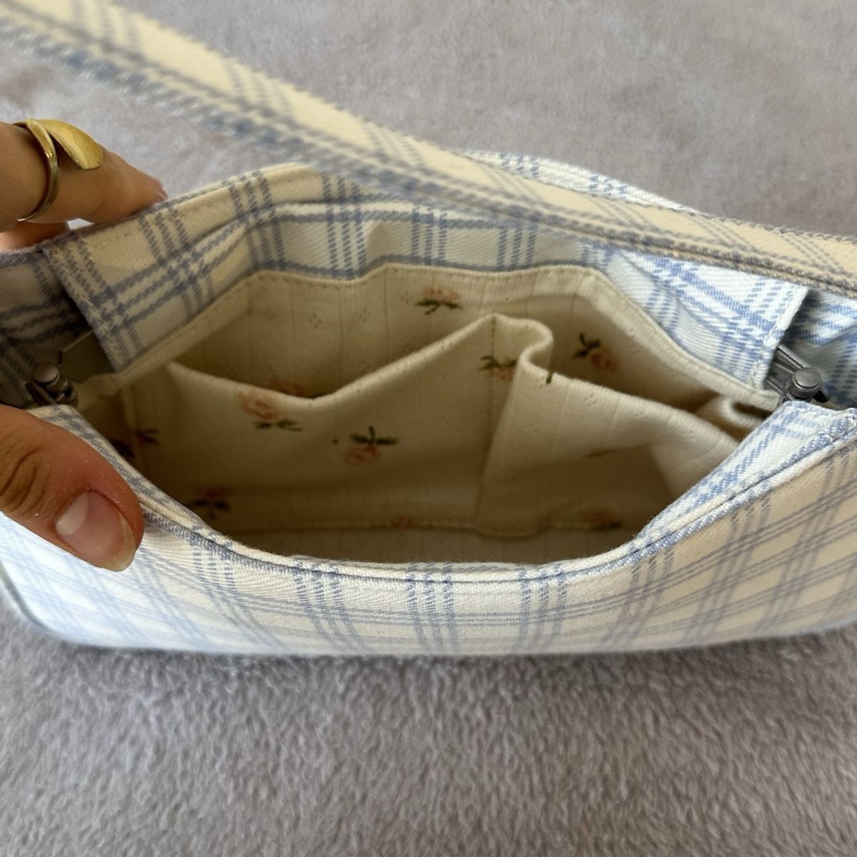 Brandy Melville Taschen für Damen: Brandy Melville Squared Floral Handbag – Neu (gemäss Beschreibung) aus Givisiez von dor_xb9k 1