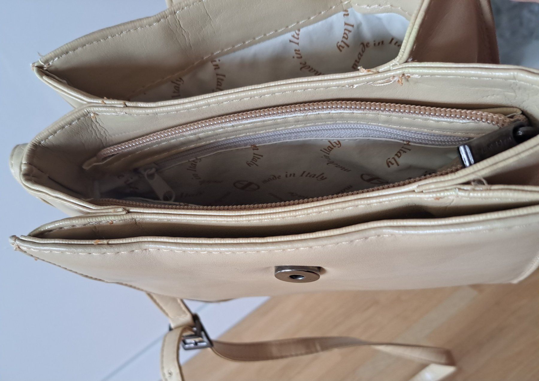 Borse da donna: Elégant sac à main beige – Nuovo (secondo la descrizione) da Le Mont-sur-Lausanne venduto da olatiu 8