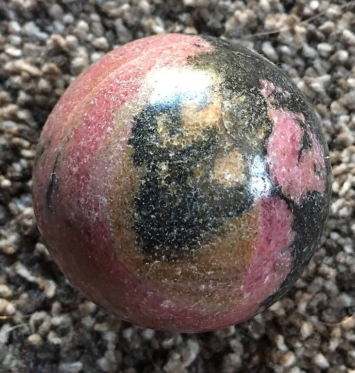 Minerali & Pietre curative: rhodonite sphère polie 390gr – Usato da Vevey venduto da zabounetta