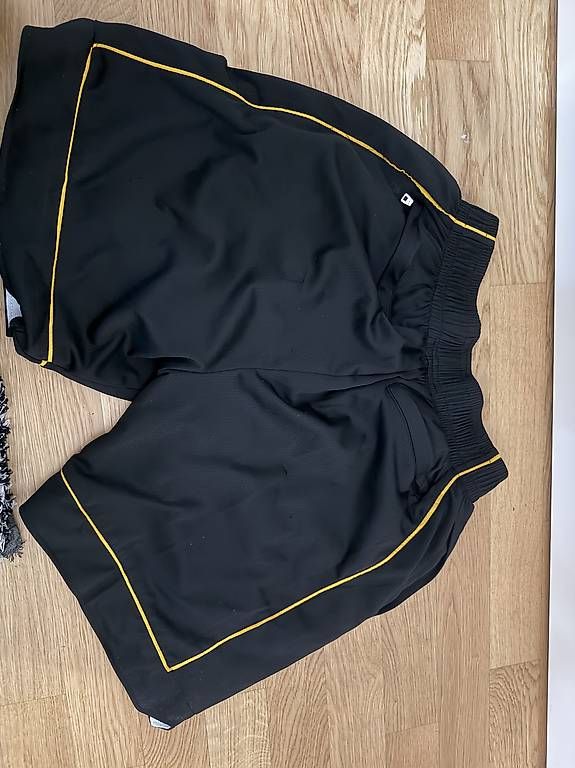 Pantaloni: Short miami  – Usato da Grand-Lancy venduto da ter_bvn7 1