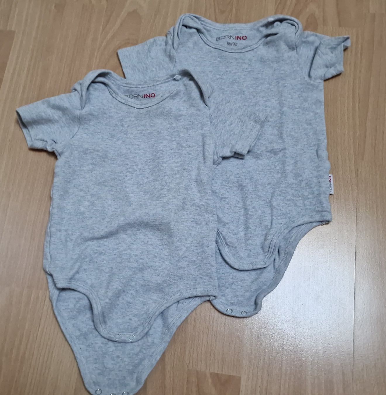 Unterwäsche: 2 kurzarm Body gr86/92 bornino – Gebraucht aus Winterthur von Mmondeo