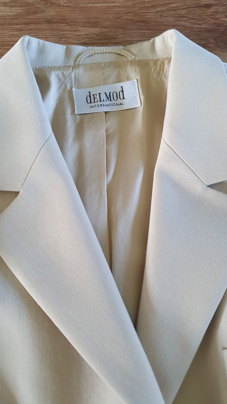 Jacken: Damen Blazer / Jacke - Marke Delmod – Gebraucht aus Giswil von online-Brockenhaus 2