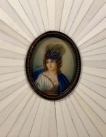 Portrait miniature signée Meyer, cadre matière noble