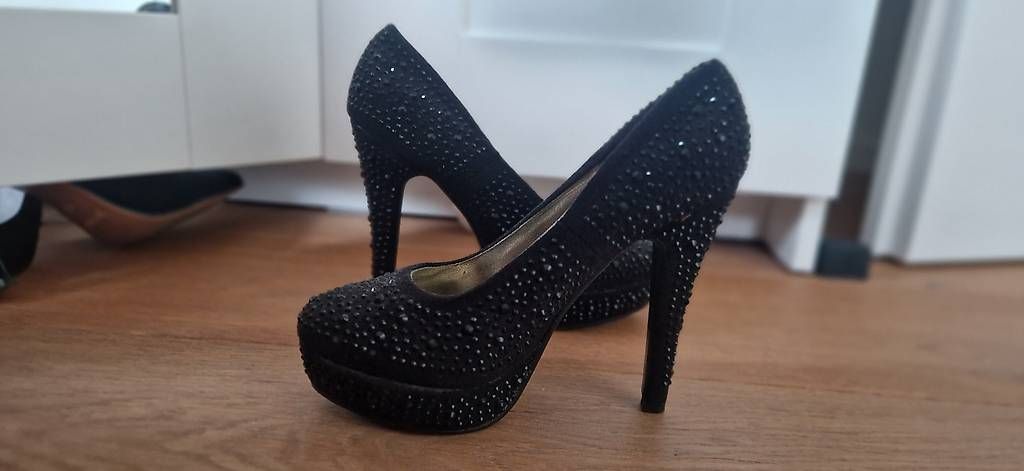 Damenschuhe: Highheels Gr. 36 schwarz mit Steinen – Gebraucht aus Plons von fra_8cp5