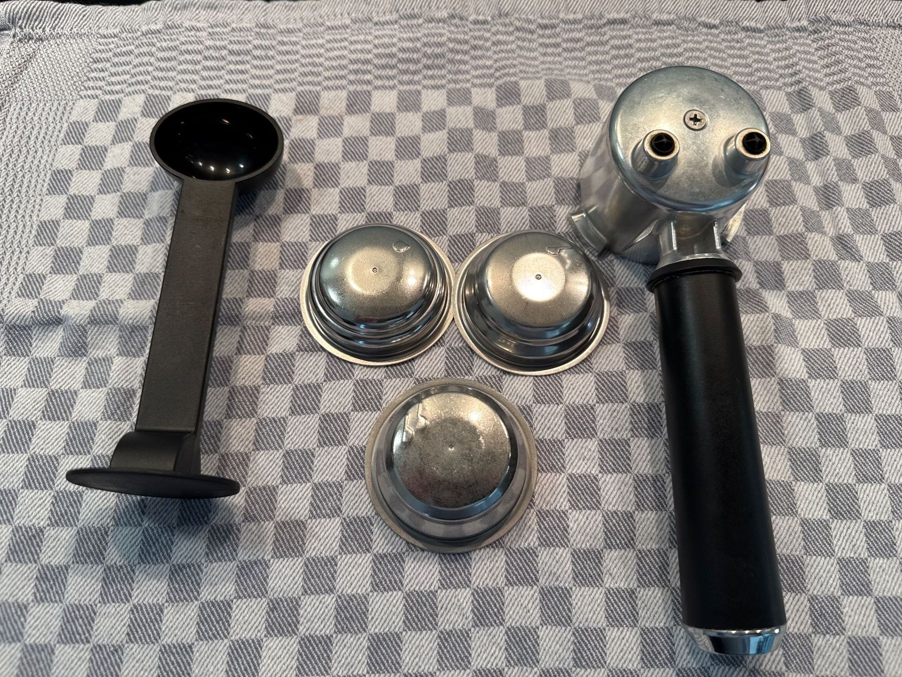 De'Longhi Macchine per caffè & Macchine per espresso: DeLonghi Dedica Espressomaschine schwarz gebraucht – Usato da Thun venduto da Chris3600 4