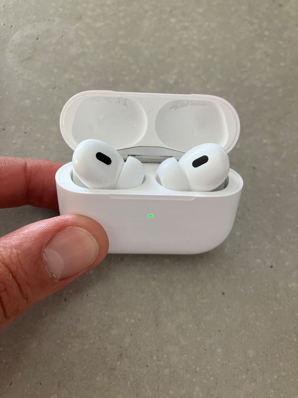 Apple Kopfhörer: APPLE Air Pods Pro 2 – Gebraucht aus Lausanne von mr.v
