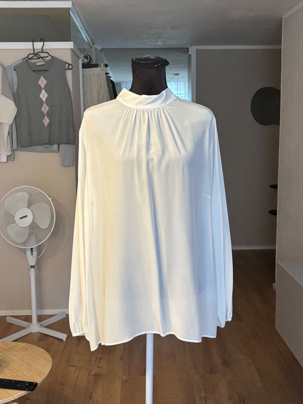 Eterna Chemisiers: 1863 Eterna Bluse 100% Seide – D'occasion à St. Margrethen SG par dijanaO 1