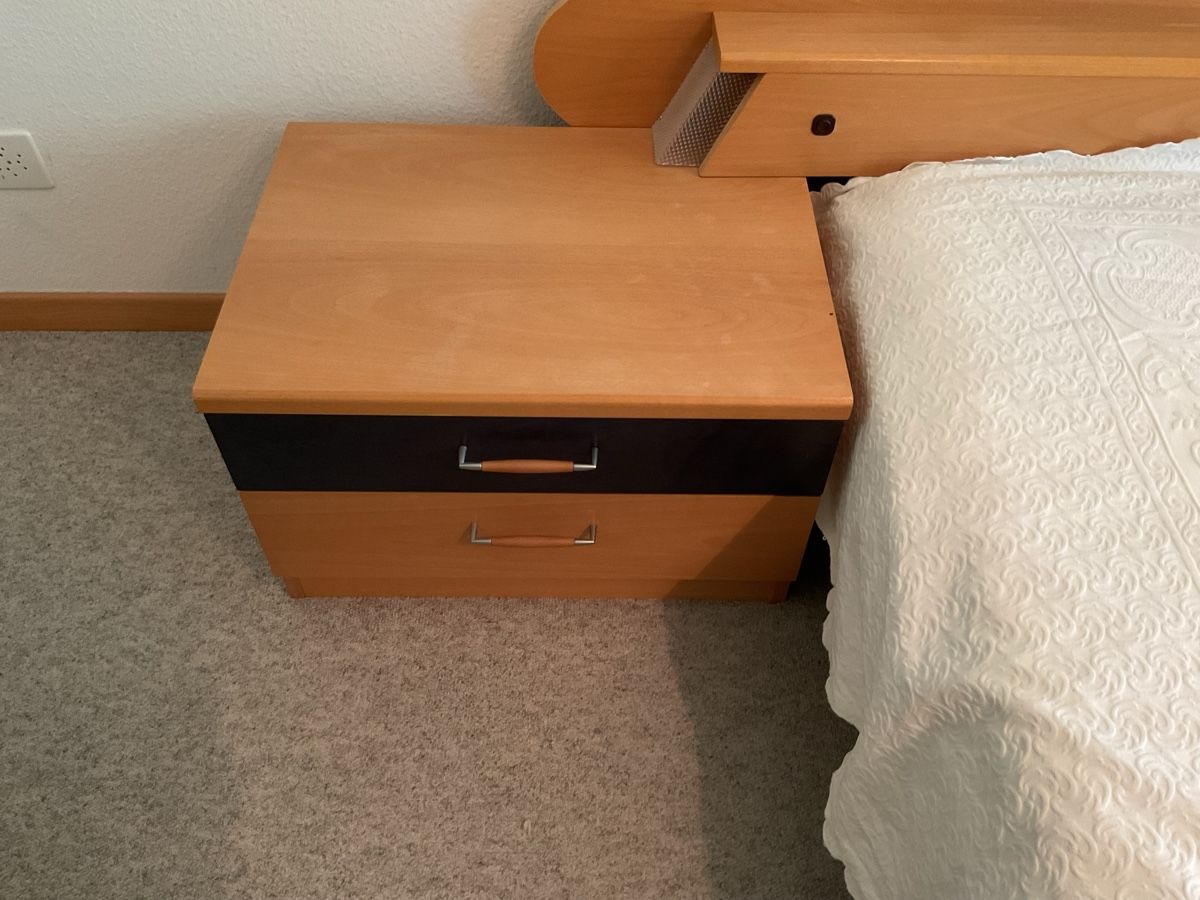 Betten: Doppelbett mit Matratze und Nachttischen – Gebraucht aus Trimbach von Lexli11 2