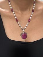 Kette mit Perlen und Rubis 