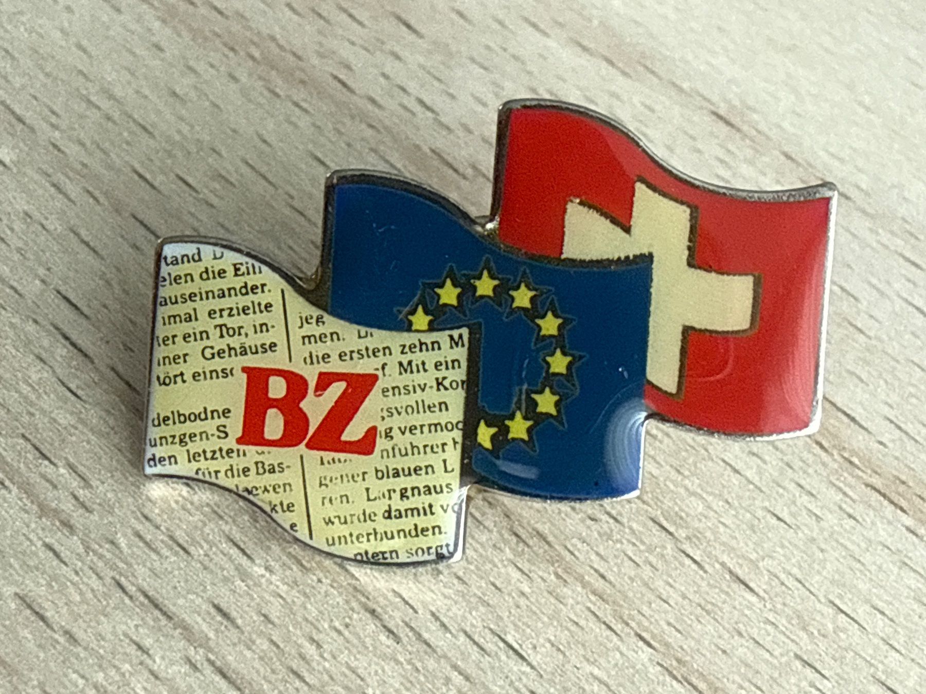 Placchette & Badge: Pin Berner Zeitung – Usato da Glattbrugg venduto da Schweigmatt