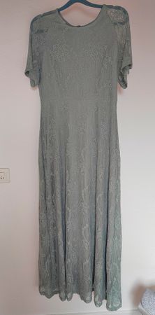 Sommerliches Maxikleid, neuwertig, Gr. 40, Grün, Spitze!