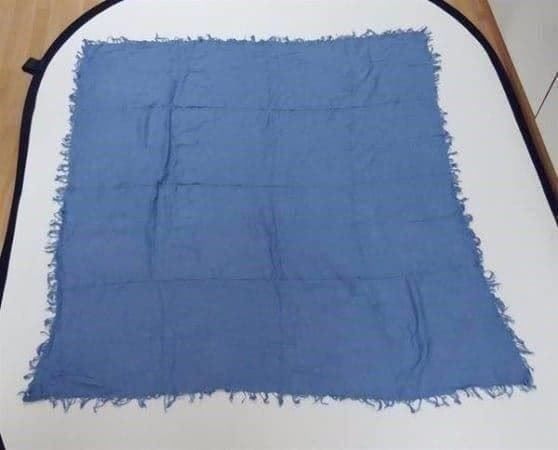 Foulard & Sciarpe: Schönes Tuch / Schal - Wolle - blau – Usato da Zofingen venduto da Justizia_01 1