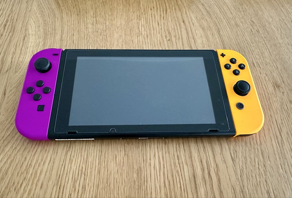 Nintendo Console: Nintendo Switch + 4 Controller + Dock + Tasche - Top Zustand – Usato da Basel venduto da rob_2mds 1