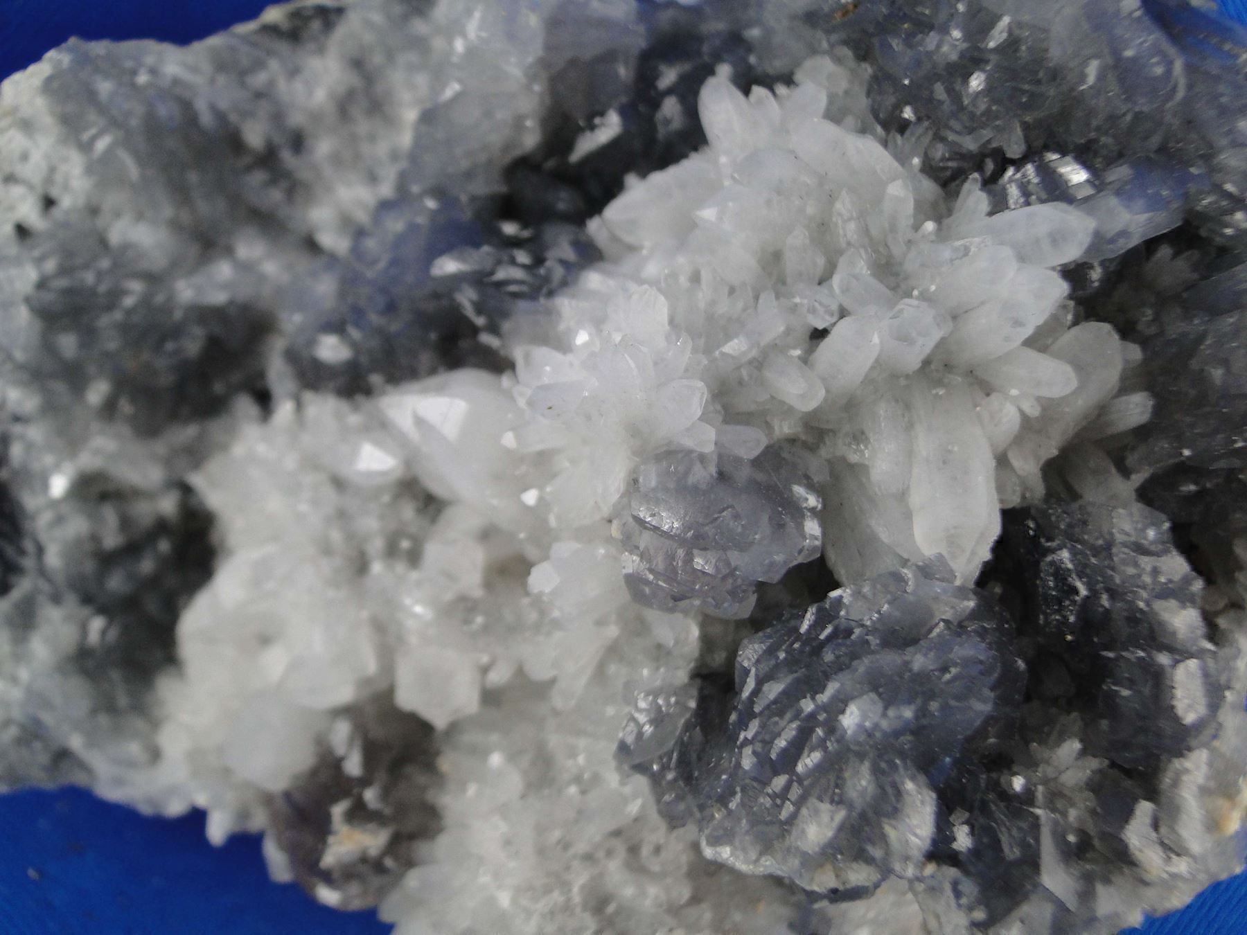 Minerali & Pietre curative: Calcit mit Bergkristall – Usato da Schinznach Bad venduto da Demerald 3