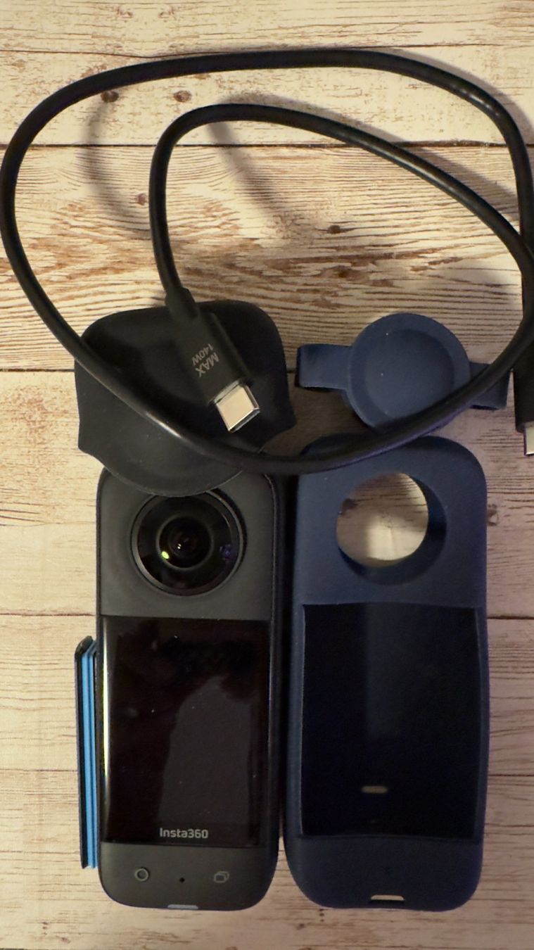 Insta360 Action Cam: INSTA360x3 mit 0 Kratzen – Usato da Zürich venduto da Carambina78