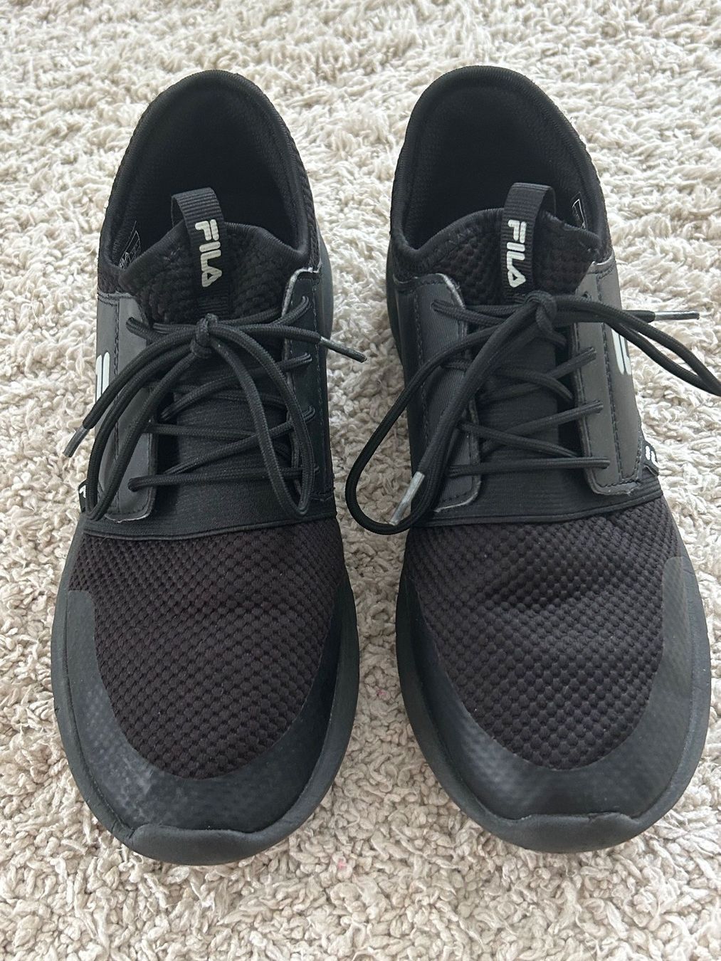 Fila Scarpe da donna: Schwarze Fila Turnschuhe, Gr. 40 – Usato da Horn venduto da Resvi