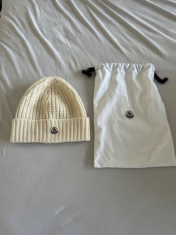 Moncler Chapeaux, bonnets & casquettes: Moncler Hat – D'occasion à Kollbrunn par bri_r8bt