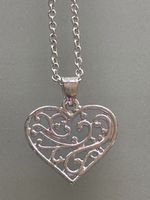 Collier coeur ajouré argenté de Claire's - Neuf