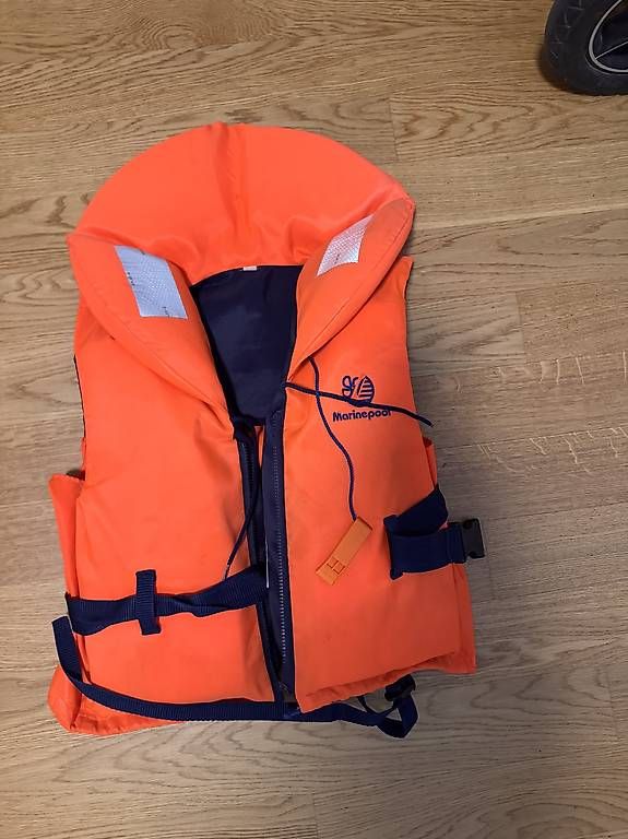 Giubbotti di salvataggio: 2x Rettungsweste | Marinepool & Compass | 70-90 Kg – Usato da Wetzikon ZH venduto da etc_jjd9 2