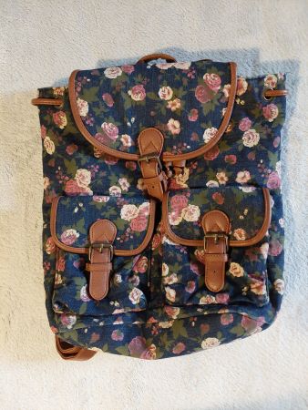 Rucksack mit Blumenmuster