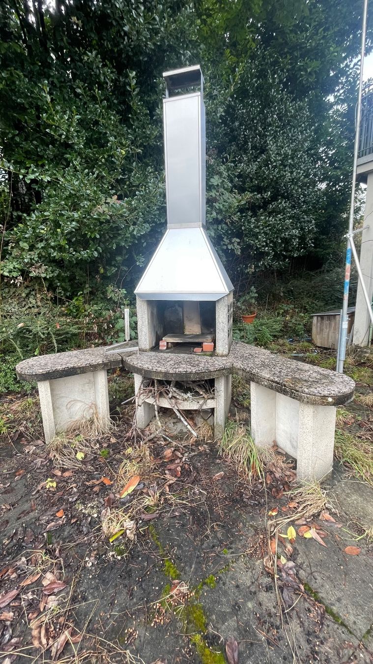 Grills: Massives Gartencheminée /Gartengrill mit Granit-Ablagefläche – Gebraucht aus Othmarsingen von ami_9f5j 1