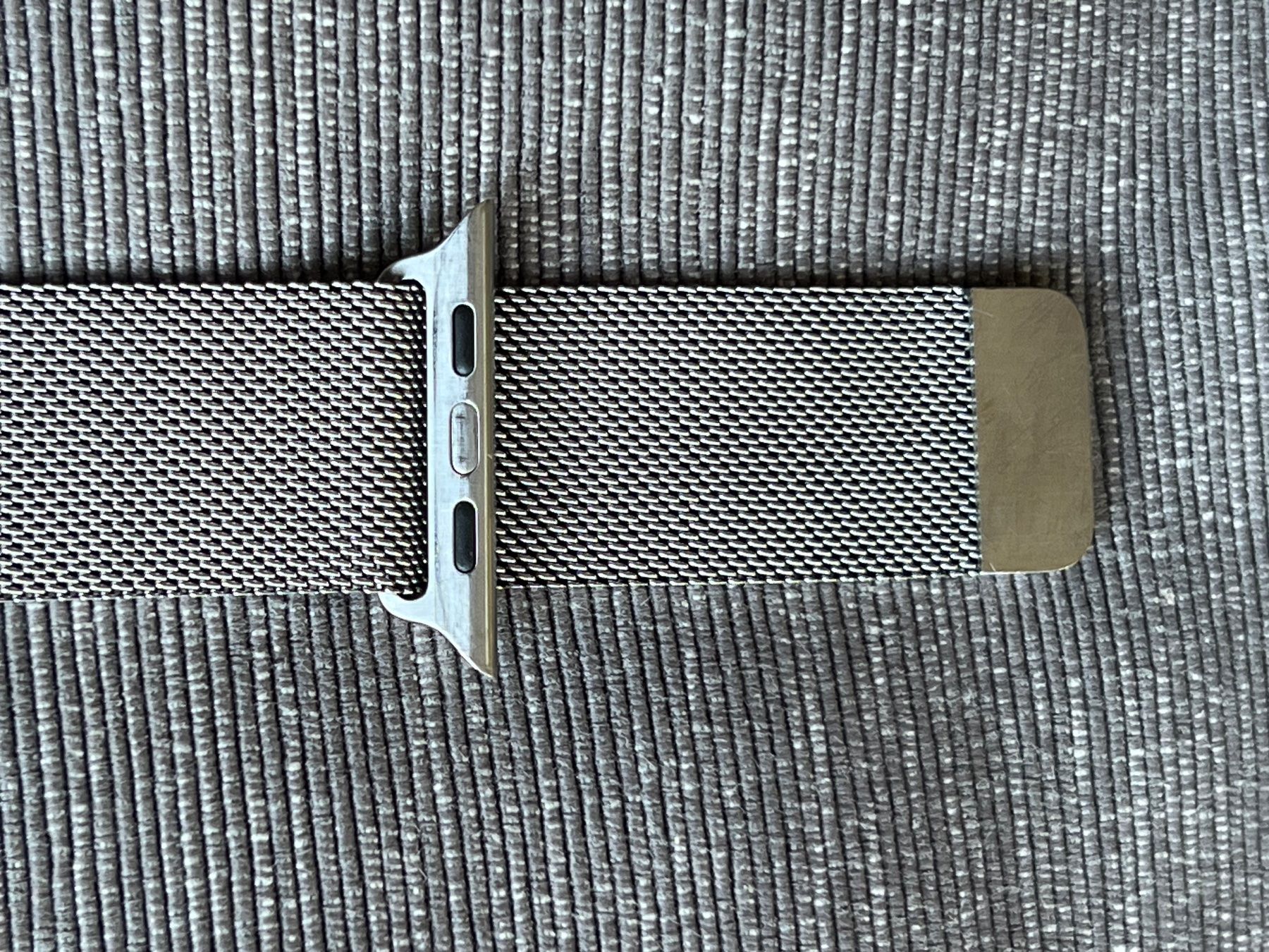 Apple Bracciali & Braccialetti: Original Apple Watch Magnetic Silver Milanese Loop 44mm – Usato da Bern venduto da mattek 2
