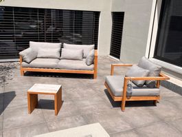Tribu Outdoor Sofa mit separatem Sessel und Beistelltisch