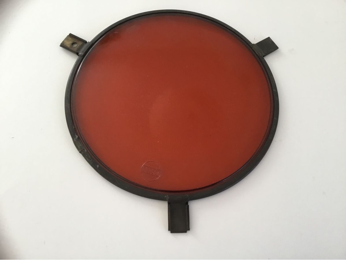 Lampen: Alter oranger Theater Farbfilter aus Glas / 23,5 cm – Gebraucht aus Kreuzlingen von Schuggerman