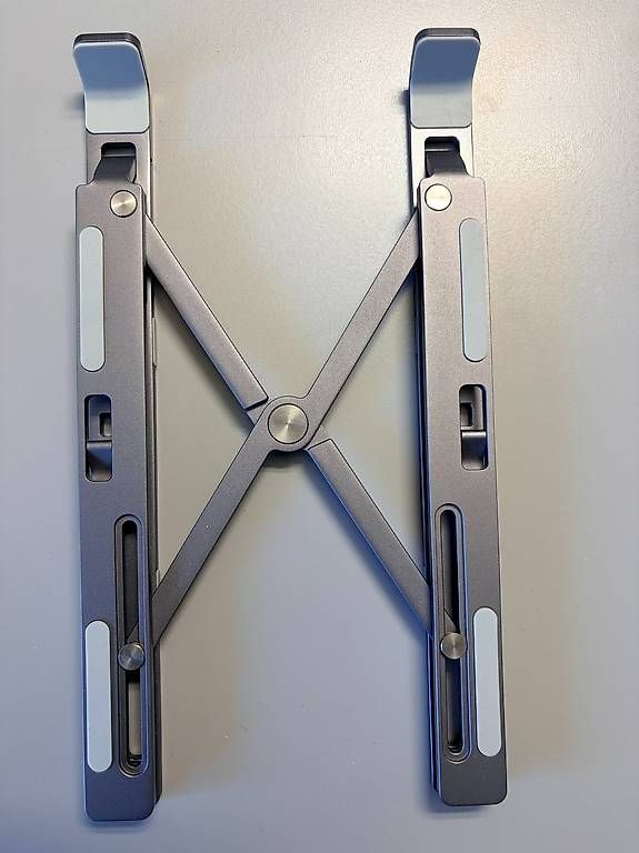 Racks & Cavalletti: Support pliable réglable pour ordinateur portable, aluminium – Usato da Collombey venduto da malik.bkn 2