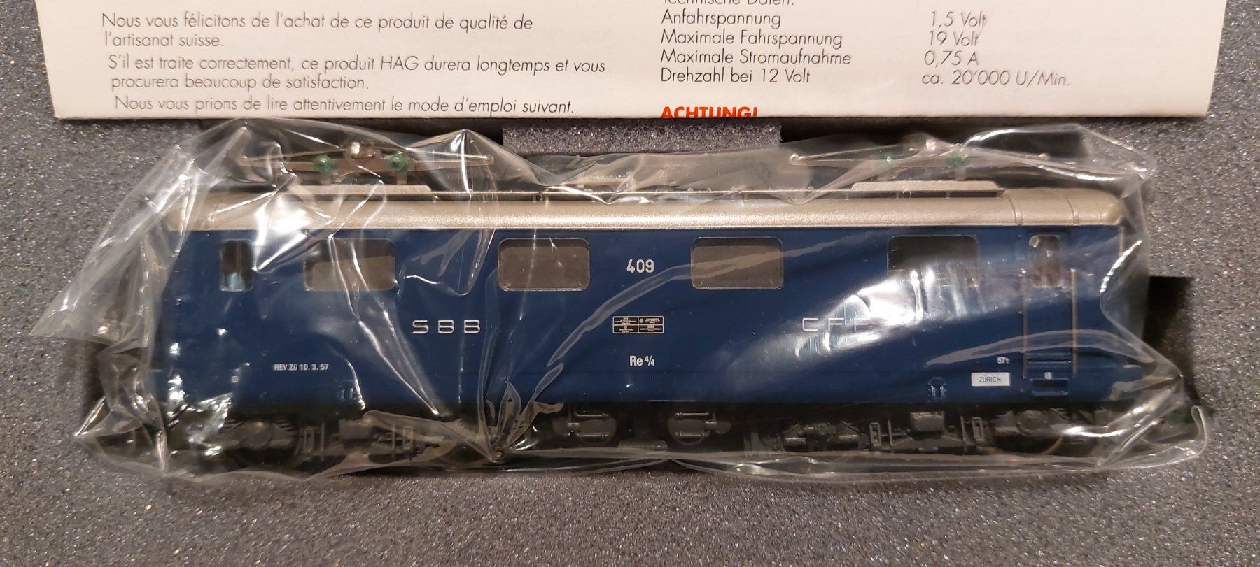 Hag Modellini di ferrovie: HAG 22 026-20 - Re 4/4' Pendel 409 blau SBB CFF FFS – Nuovo e nell'imballaggio originale da Rotkreuz venduto da MOBAHN-1zu87